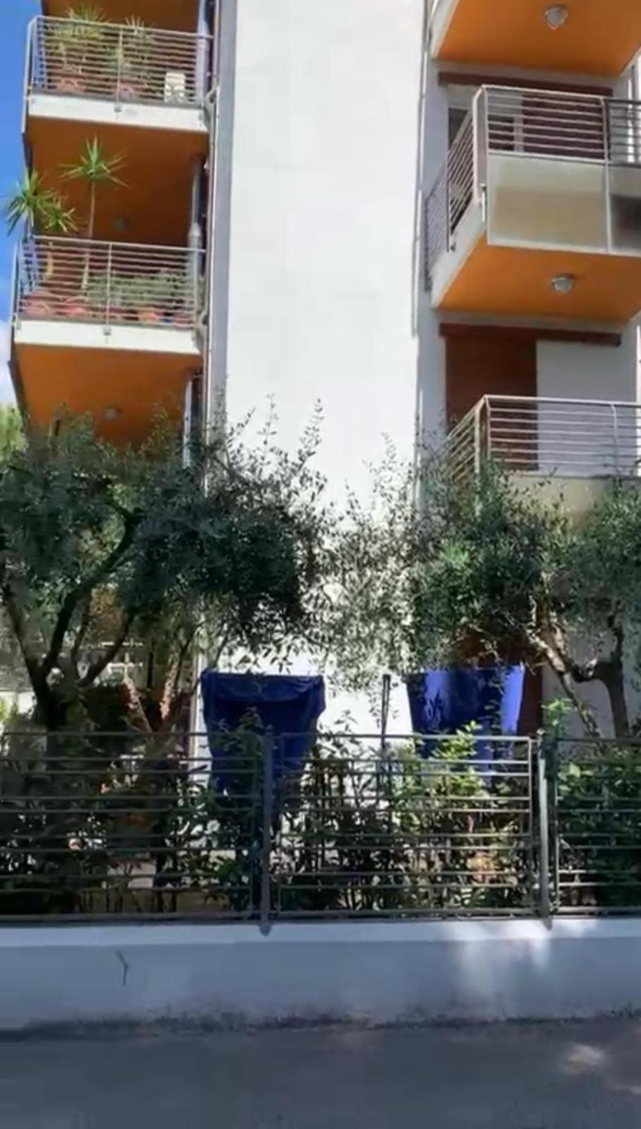 Damiano Chiesa Flexrent - Abissinia Apartment Riccione Bagian luar foto